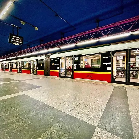 Forum 3 Metro Fast Wifi 400 Mbs Tv Hbo Disney+ Warschau