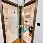 Forum 3 Metro Fast Wifi 400 Mbs Tv Hbo Disney+ Apartment Warsaw