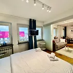 Forum 3 Metro Fast Wifi 400 Mbs Tv Hbo Disney+ Apartment Warsaw