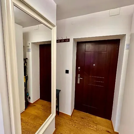 Forum 3 Metro Fast Wifi 400 Mbs Tv Hbo Disney+ * ワルシャワ