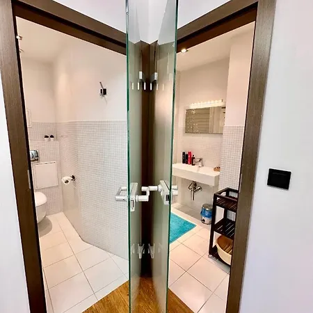 Forum 3 Metro Fast Wifi 400 Mbs Tv Hbo Disney+ شقة وارسو