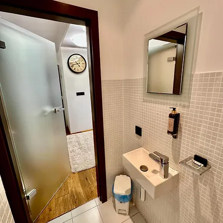 Forum 3 Metro Fast Wifi 400 Mbs Tv Hbo Disney+ * ワルシャワ