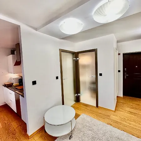 Forum 3 Metro Fast Wifi 400 Mbs Tv Hbo Disney+ Warszawa