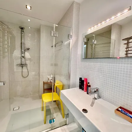 Forum 3 Metro Fast Wifi 400 Mbs Tv Hbo Disney+ Apartman *