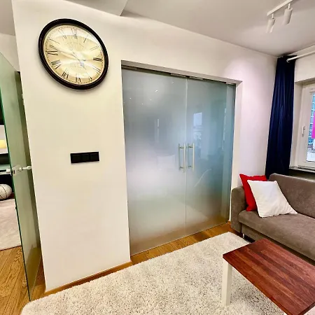 Forum 3 Metro Fast Wifi 400 Mbs Tv Hbo Disney+ Varsó