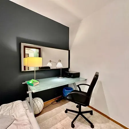 Forum 3 Metro Fast Wifi 400 Mbs Tv Hbo Disney+ Apartment Warsaw
