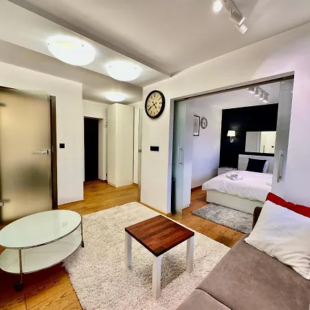 Forum 3 Metro Fast Wifi 400 Mbs Tv Hbo Disney+ * Varsó