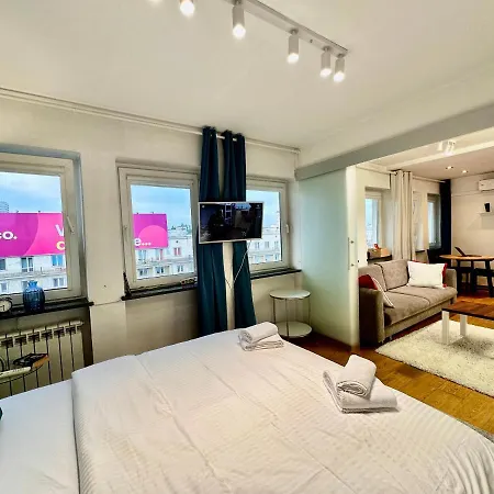 Forum 3 Metro Fast Wifi 400 Mbs Tv Hbo Disney+ Apartment Warsaw