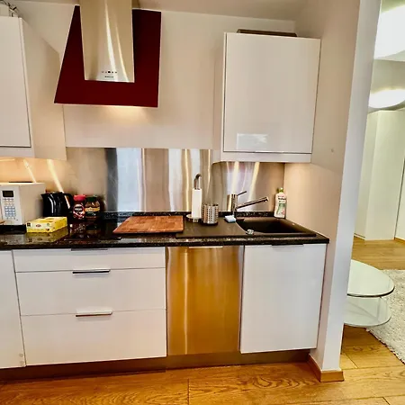 Apartman Forum 3 Metro Fast Wifi 400 Mbs Tv Hbo Disney+